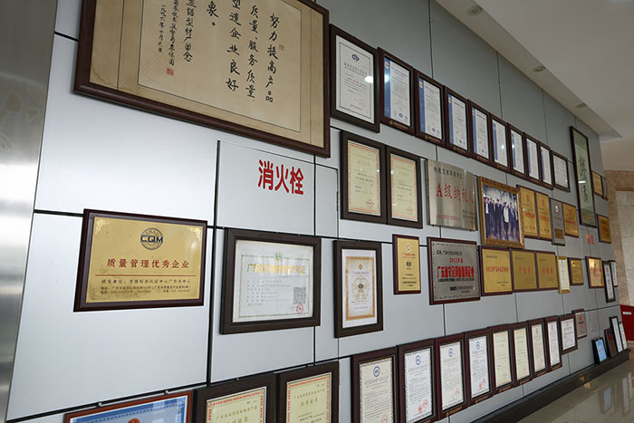 深圳中亞鋁業(yè)辦公樓-證書(shū)墻