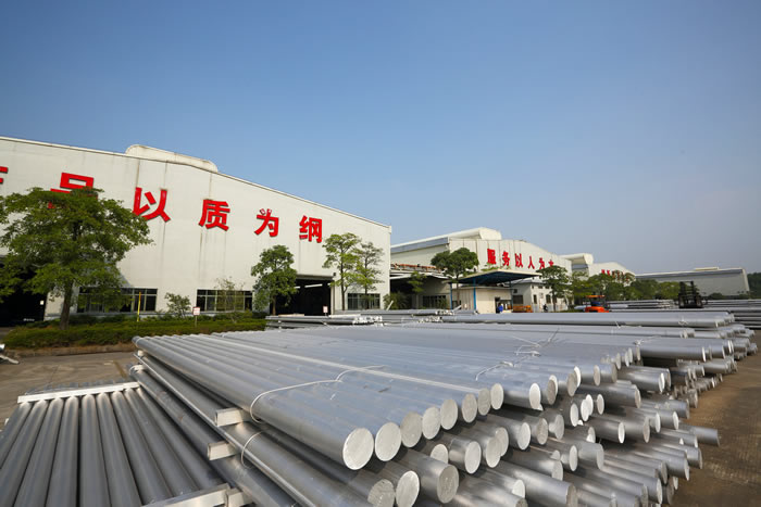 深圳中亞鋁業(yè)鋁型材熔鑄車間-成品鋁棒場地